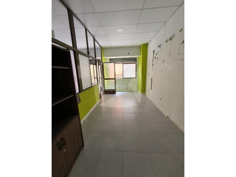 Foto bff5dfa9-18d9-4b95-917d-9a8ffff92a40. Alquiler local comercial local en venta o alquiler de unos 200 m2 en Cáceres