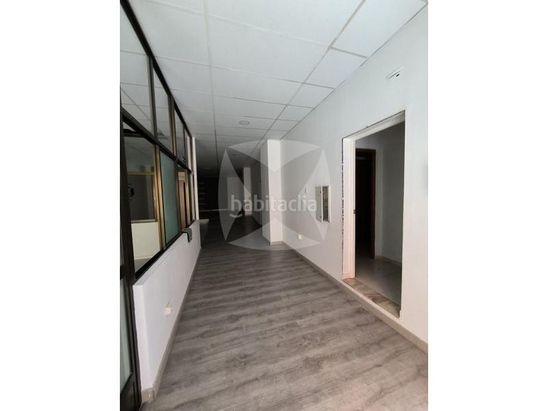 Foto ea87f4e7-849e-4913-854d-f54cbb7c398f. Alquiler local comercial local en venta o alquiler de unos 200 m2 en Cáceres