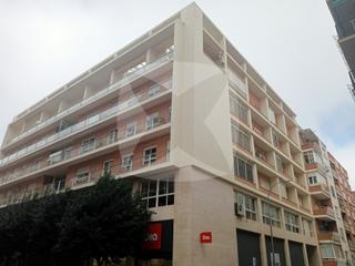 Lloguer Oficina a Santa Marina. Oficina adaptada en alquiler de 50 m2. zona centro