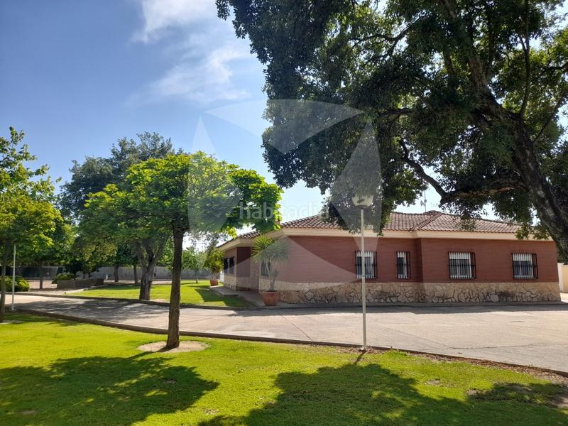 Foto b6df1cf5-ba29-4312-aee5-42ca521d7e86. Chalet con parcheggio piscina in Avenida Elvas Badajoz