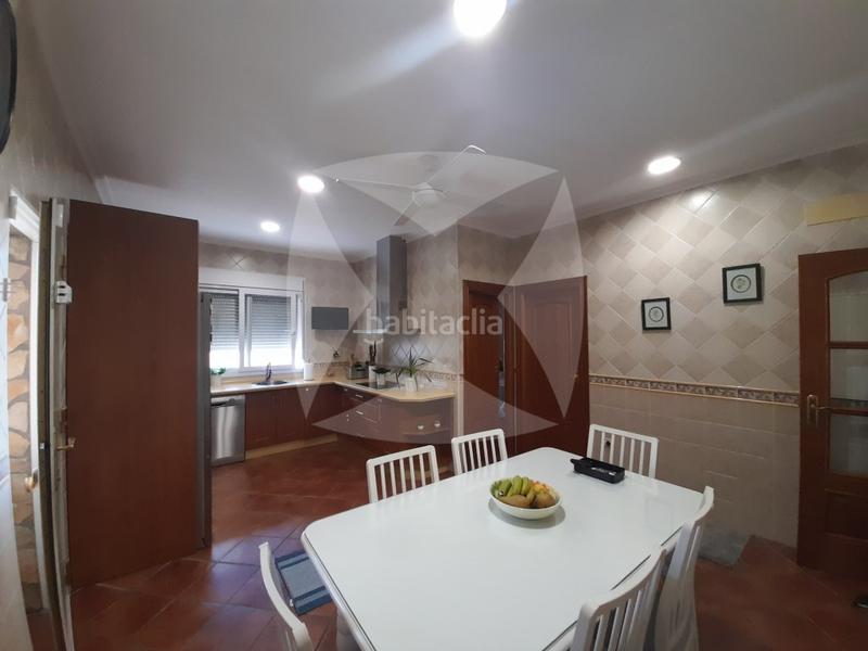 Foto c7bac99d-a882-4e1c-a357-3d1a4e241213. Chalet con parcheggio piscina in Avenida Elvas Badajoz