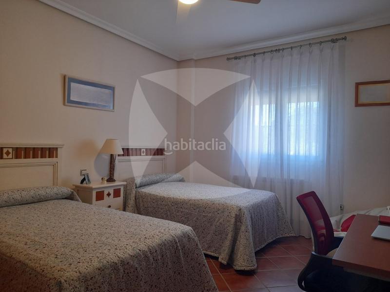 Foto d79b1d41-cec4-4199-ad50-1e568b806cab. Chalet con parcheggio piscina in Avenida Elvas Badajoz