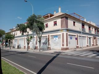 Location Local commercial à Maria Auxiliadora - Barriada de Llera. Local comercial de esquina frente distrito rosales en alquiler