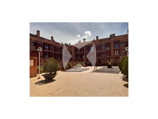 Rent Flat  Teresa de calcuta. Apartamento en alquiler con piscina y plaza de garaje ,zona plaz