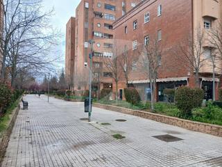 Location Local commercial  Calle eladio salinero de los santos. Local adaptado en calle peatonal con escaparates