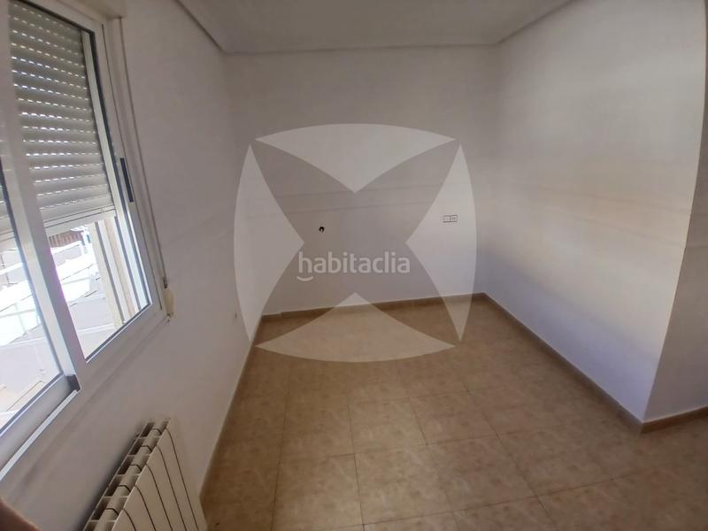 Foto 00f88788-e0e5-4dbc-8d5a-6bb0fd68c982. Casa adossada amb aparcament a Avenida Elvas Badajoz