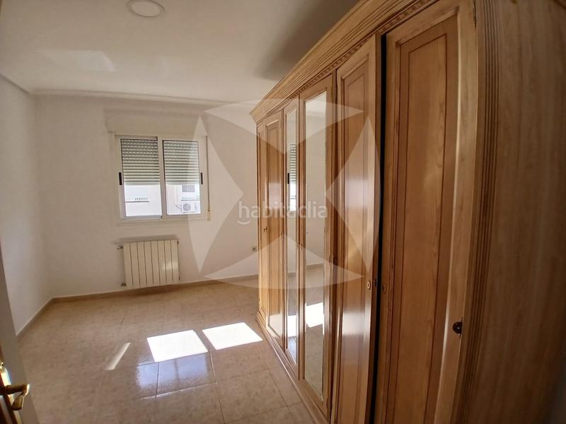 Foto 070c4ffb-7fa9-4537-b5e4-cc7c9c13cf8c. Casa adossada amb aparcament a Avenida Elvas Badajoz