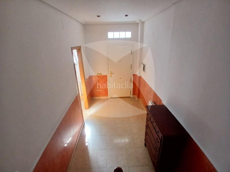 Foto 1dc71f87-e086-4774-b490-6df66088fa95. Casa adossada amb aparcament a Avenida Elvas Badajoz