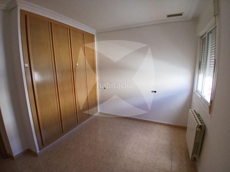 Foto 3d75c2e8-2815-4aec-bca2-7921bfd7d0ed. Casa adossada amb aparcament a Avenida Elvas Badajoz