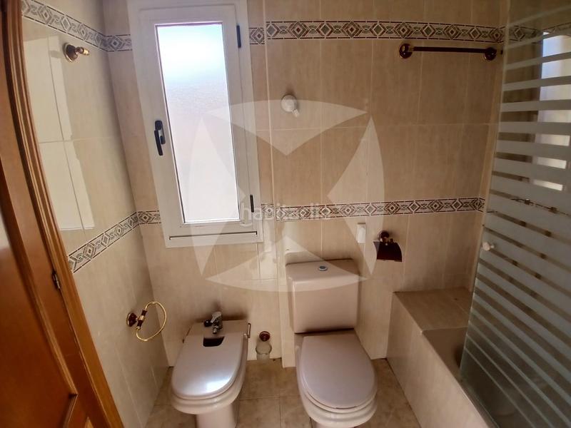 Foto 45c9f909-cc1a-47ee-b0fd-6b4257100334. Casa adossada amb aparcament a Avenida Elvas Badajoz