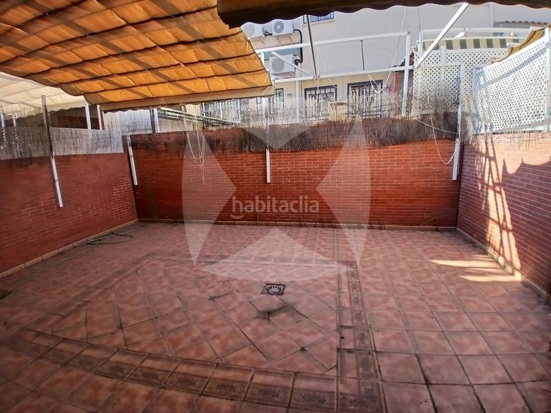 Foto 45d4b2dd-9f15-4d33-a040-beddd7a60754. Reihenhaus mit parking in Avenida Elvas Badajoz