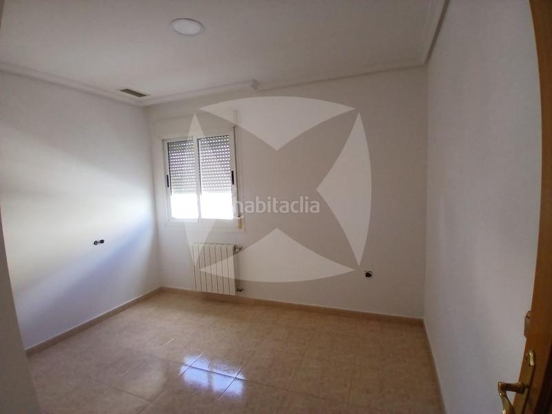 Foto 56755c79-688b-4f9e-9116-2ce7fc153476. Casa adossada amb aparcament a Avenida Elvas Badajoz
