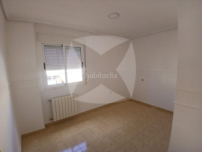 Foto 64717a4a-0d8c-4f76-bb59-9c89496588c4. Casa adossada amb aparcament a Avenida Elvas Badajoz