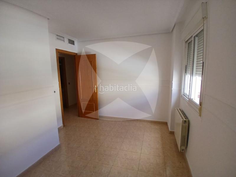 Foto 6926ac46-cef4-48a5-a574-97710cd7ba7a. Casa adossada amb aparcament a Avenida Elvas Badajoz