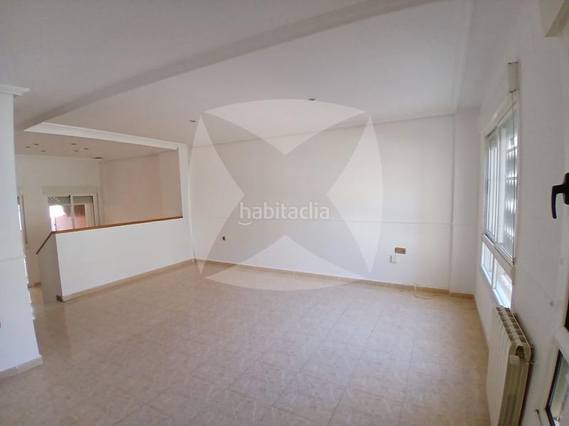 Foto 6d05e19d-d50b-4a22-bbf9-78519803467b. Reihenhaus mit parking in Avenida Elvas Badajoz