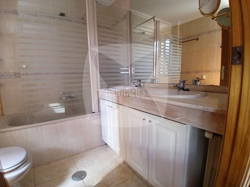 Foto 78a03e95-ec1a-4d1e-a578-647730d7fa51. Casa adossada amb aparcament a Avenida Elvas Badajoz