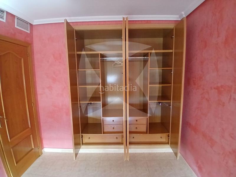 Foto 8b80b3fa-31ae-45bf-aab5-87043444d36b. Casa adossada amb aparcament a Avenida Elvas Badajoz