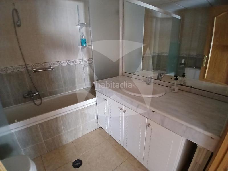 Foto 90aca990-6ede-44d3-a387-8c6d572f0bc8. Casa adossada amb aparcament a Avenida Elvas Badajoz