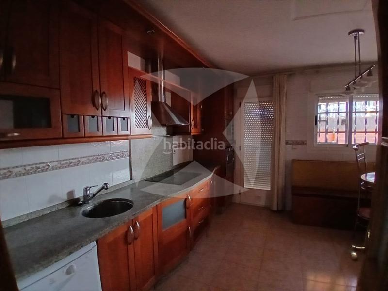 Foto b0177877-c38d-4e3a-9730-52142df0632c. Reihenhaus mit parking in Avenida Elvas Badajoz
