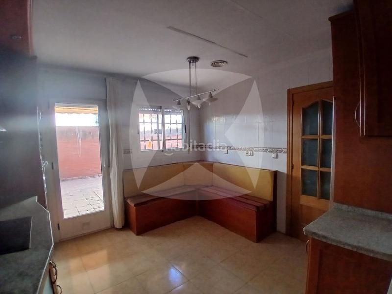 Foto d1eb44fa-9dfd-42b5-a3f2-8d11188313ff. Casa adossada amb aparcament a Avenida Elvas Badajoz