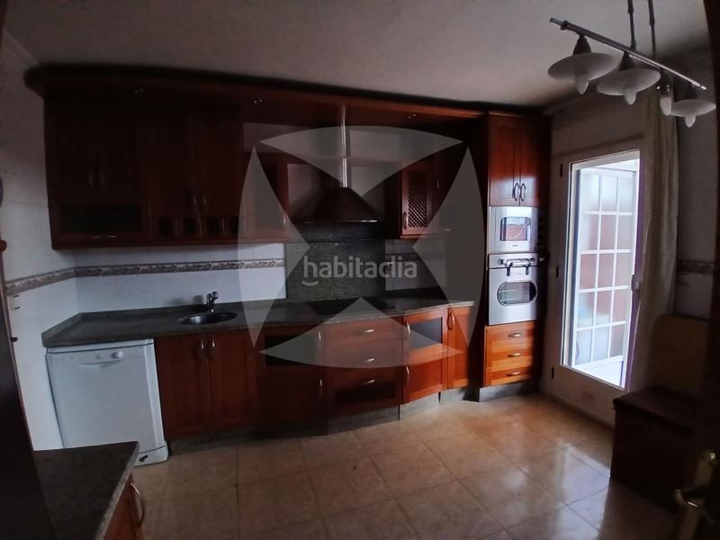 Foto d77da6b4-e961-47f3-b03b-af03997bf766. Casa adossada amb aparcament a Avenida Elvas Badajoz