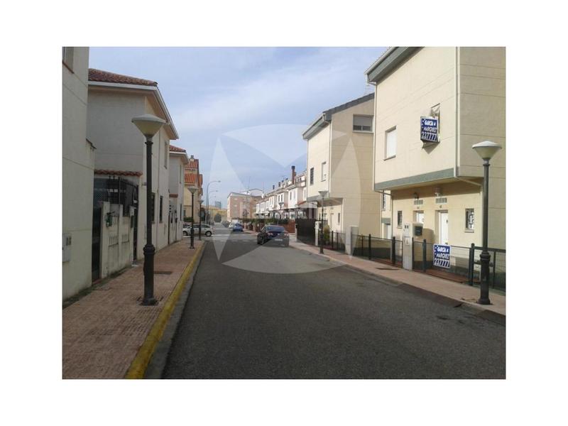 Foto ee5eebbf-8f46-44fd-8960-5ee13e183e6b. Reihenhaus mit parking in Avenida Elvas Badajoz