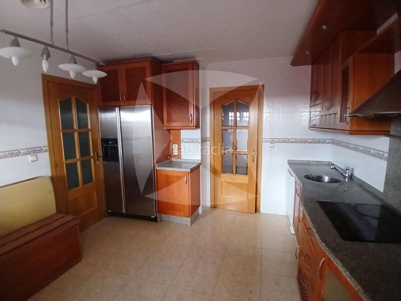 Foto f1001845-f8ba-4877-93b6-1cde626eda7a. Casa adossada amb aparcament a Avenida Elvas Badajoz