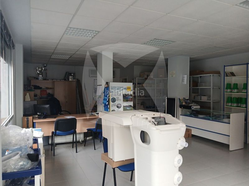 Foto e2cab48b-b621-4981-b873-c0bd7ff36bf0. Local comercial a Centro Cáceres