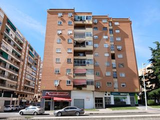 Pis  Avenida juan pereda pila. Piso en esquina en la zona centro, junto al colegio los maristas