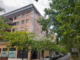 Piso  N/a. Piso en venta reformado de 3 dormitorios , patio y plaza de gara