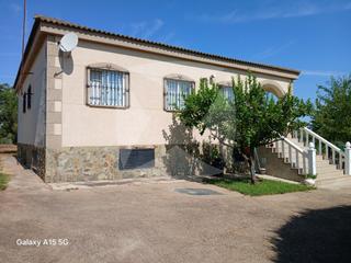 Xalet  N/a. Chalet con parcela de 5.000 m2 en venta. zona urb. campomanes