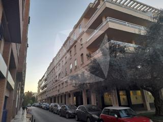 Miete Etagenwohnung  N/a. Piso en alquiler de 4 dormitorios semiamueblado con plaza de gar
