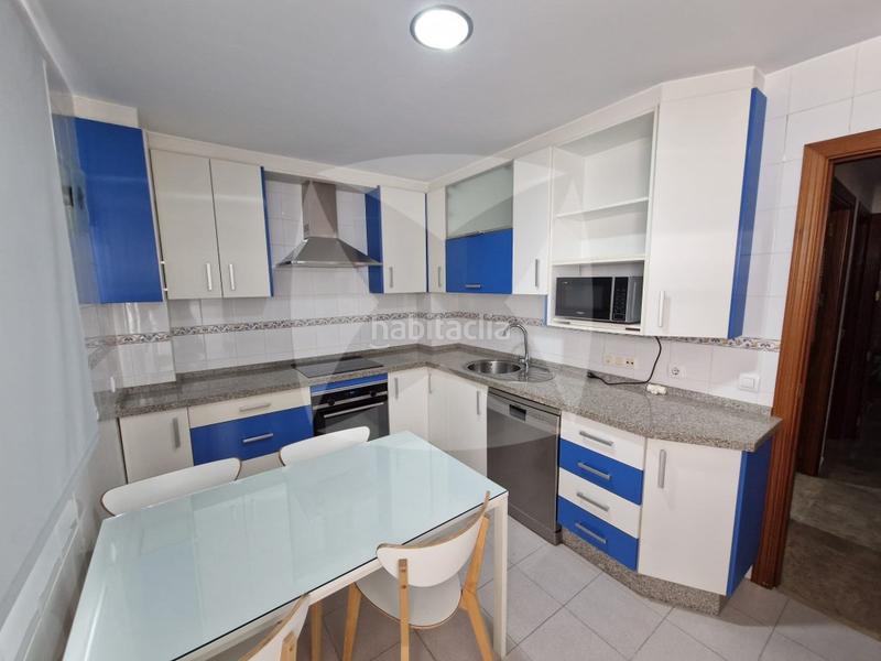 Foto 85bea8dd-8010-4f60-92d8-ba2adc0ad537. Alquiler ático atico duplex amueblado en alquiler con garaje y trastero. zona jardines del guadiana en Badajoz