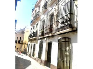 Pis  N/a. Vivienda para reformar, ideal inversores. zona casco antiguo.