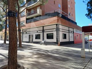 Local Comercial  Plaza francisco vera. Local comercial de esquina adaptado en valdepasillas, ideal para