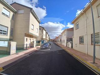 Location Maison jumelée  Calle castillo de zalamea de la serena. Chalet adosado en venta y alquiler. zona urbanizacion guadiana