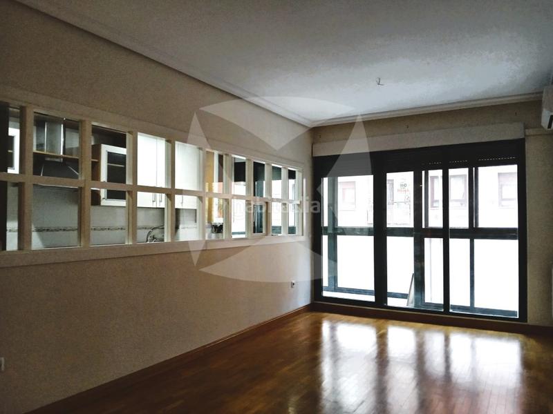 Foto bcf8a2ca-a4db-4a5a-b76d-fc81b760f409. Flat in Centro Cáceres