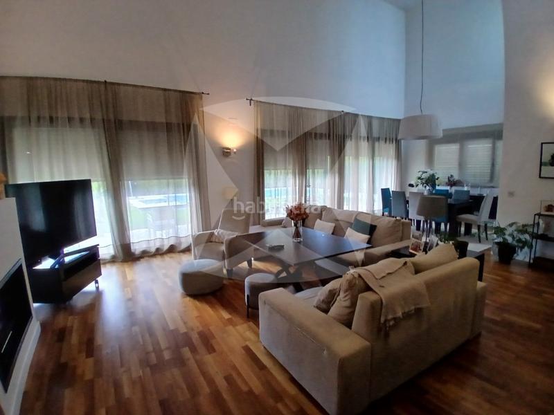 Foto a3d1cba0-54f0-4343-89b1-702c049eca64. Chalet mit parking pool in Golf Guadiana Badajoz