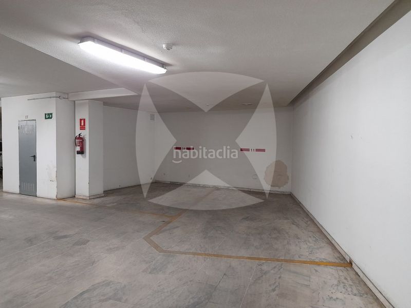 Foto a7ed89c3-5a60-44ad-b513-a288d9043f9e. Aparcament cotxe a Casco Antiguo Badajoz