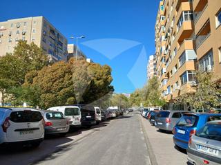Pis  Calle antonio floriano cumbreño. Vivienda en venta de tres dormitorios situada en la zona del per