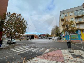 Pis  Calle pedro cieza de leon. Vivienda en venta con patio, plaza de garaje y trastero. zona ma