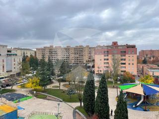 Location Appartement  Avenida guadiana. Vivienda en alquiler de 4 dormitorios, terraza, garaje y traster