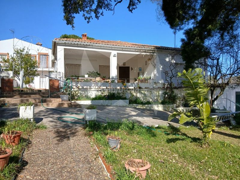 Foto 325f17f8-4c07-4fe0-a047-5aaad6870fe8. Xalet amb aparcament piscina a Campus Universitario Cáceres