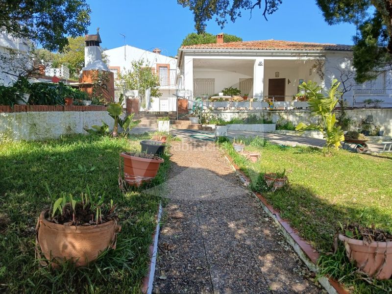 Foto 8650ce79-5cb6-4c91-b8ef-01d71025770d. Xalet amb aparcament piscina a Campus Universitario Cáceres