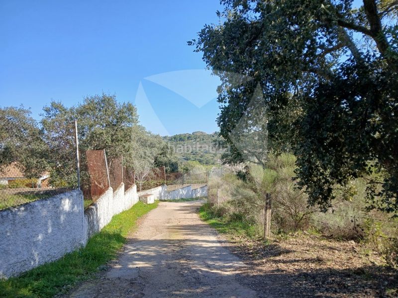 Foto a75093ec-f225-45b5-811c-328582fc837b. Xalet amb aparcament piscina a Campus Universitario Cáceres