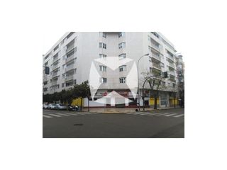 Lloguer Local Comercial  Calle antonio montero moreno. Local comercial adaptado en alquiler, zona centro.