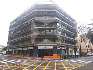 Lloguer Local Comercial  Avenida de cristobal colón. Local en alquiler en avenida cristóbal colón