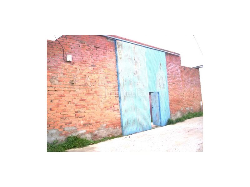 Foto 175159e3-fb28-4083-8c31-f4a77c0f7b2d. Solar industrial a nuevo Cáceres Cáceres