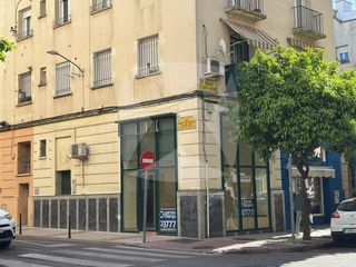 Haus  Avenida santa marina. Vivienda con local en venta en avda.santa marina