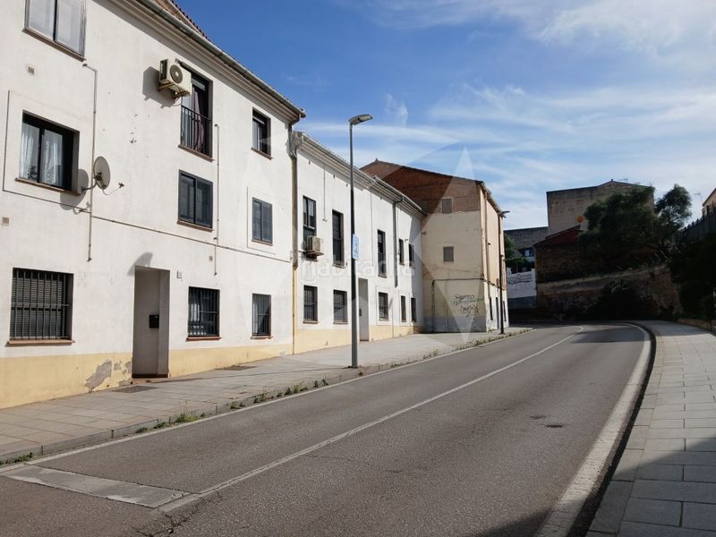 Foto 080651fe-eb9e-4040-8bc3-fb5f5117109a. Pis amb aparcament a Casco Antiguo Cáceres